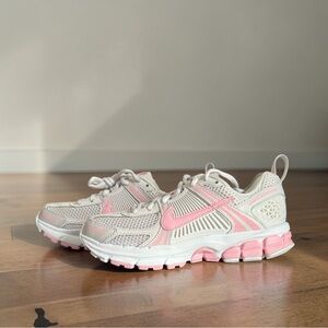 Nike Kids Sneakers in Pink and White NWOB